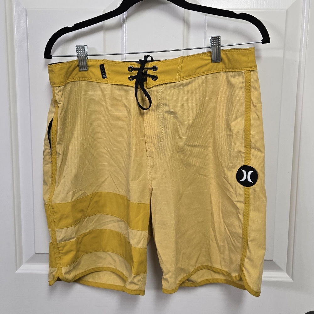 Hurley Yellow and Black Board Shorts Quick-Drying Swimwear Sz 30